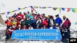 Непальские альпинисты, впервые покорившие Чогори, 16 января 2021
