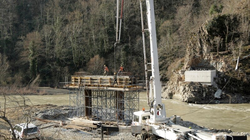 Тяжелая техника возобновила работы в зоне строительства Намахвани ГЭС