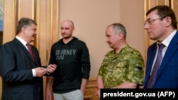 Шоми 30 май Бабченко бо президент Порошенко ҳам мулоқот кард