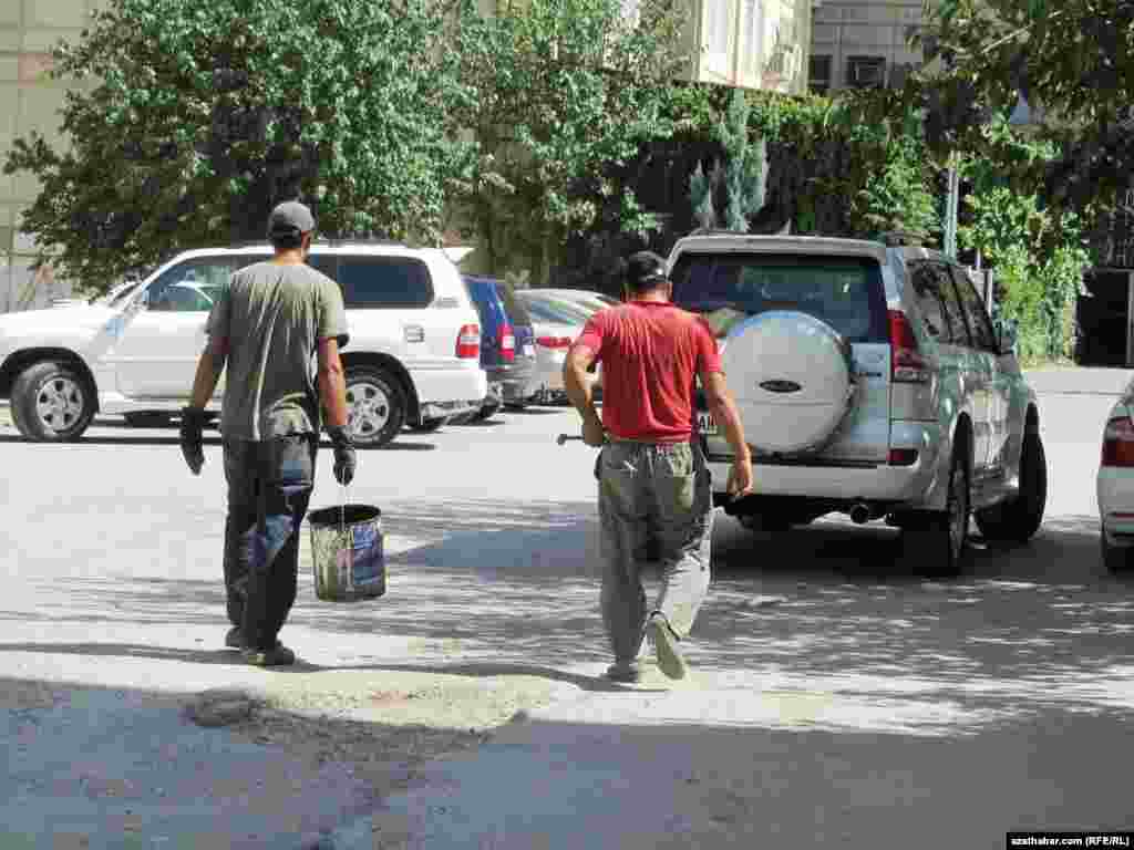 Aşgabatdaky gurluşyk işgärleri