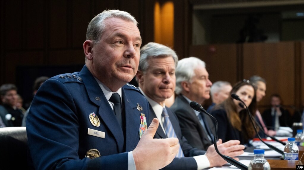 ژنرال جفری کروز، رئیس سازمان اطلاعات دفاعی پنتاگون (نفر اول سمت چپ)