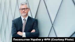 На думку Андрія Мельника, переговори з Росією наразі є «недостатньо суворими» 