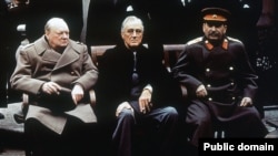 Вінстон Черчилль, Франклін Рузвельт і Йосип Сталін на Ялтинській коференції 1945 року
