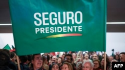 ანტონიუ ჟოსე სეგურუს მომხრეები სიხარულით ხვდებიან ეგზიტპოლების შედეგებს. კალდაშ-და-რაინია. 18 იანვარი, 2026 წელი