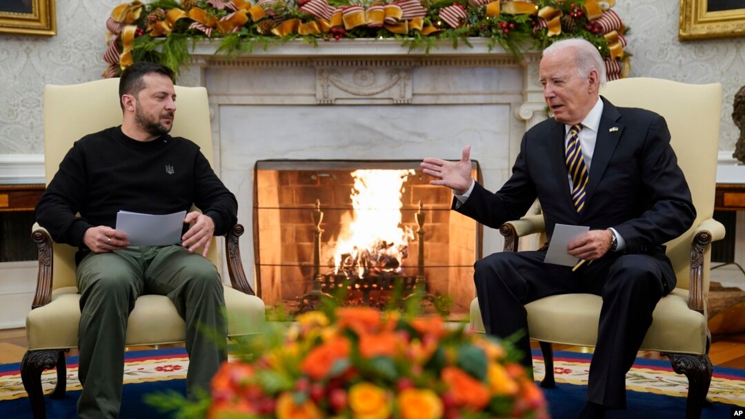  Biden i-a spus lui Zelenski „Este minunat să fiu din nou alături de tine, vom rămâne de partea ta”.