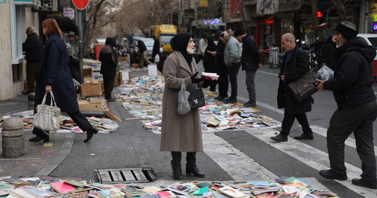 Обикновено оживените улици на Техеран са почти празни. Това се