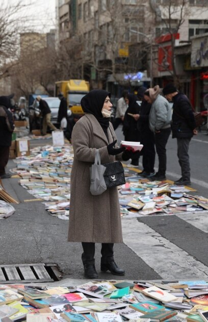 Обикновено оживените улици на Техеран са почти празни Това се