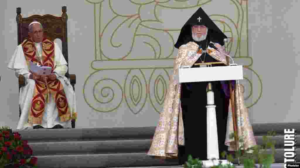 Armenia/Holy See - Ecumenical meeting and prayer for peace by Pope Francis and Catholicos of All Armenians Garegin II at the Republic Square in Yerevan,25Jun,2016