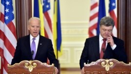 Жо Байден жана Украинанын президенти Петро Порошенко. Киев, 21-ноябрь, 2014-жыл