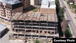 "Эмаком" компаниясынын курулушу бүтпөй турган обьектилеринин бири. Архив сүрөт. 2023-жылы тартылган. 