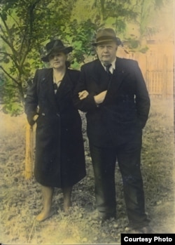 Надежда Бурлюк и Антон Безваль. Москва, 1950