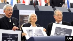 Memorial's Oleg Orlov (left to right), Lyudmila Alekseyeva, and Sergei Kovalyov receive the European Parliament's Sakharov Prize in Strasbourg.