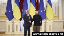 Президент України Володимир Зеленський (праворуч) і президент Європейської ради Антоніу Кошта, 1 грудня 2024 року 