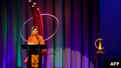 Aktivistja pakistaneze, Malala Yousafzai duke mbajtur fjalim pasi është nderuar nga "Clinton Global Awards", 25 shtator 2013