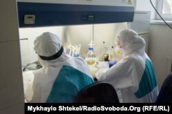 Робота із ПЛР-тестами. Одеська центральна вірусологічна лабораторія. Україна