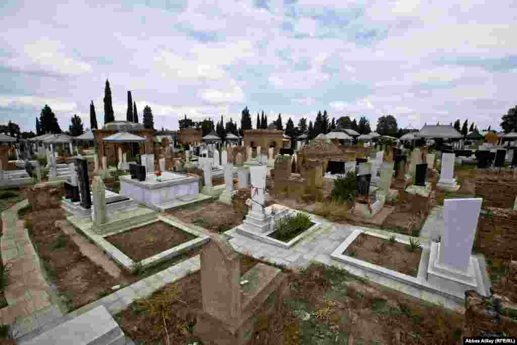 Ozanlar məzarlığı.