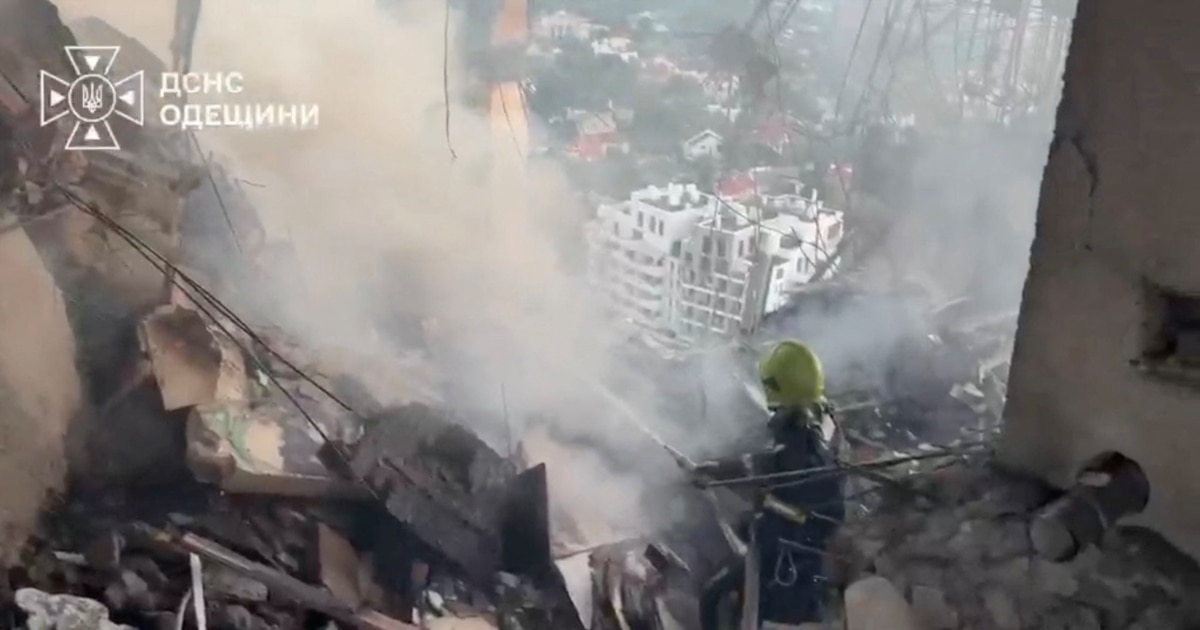 Russian Strikes Kill 9 Across Ukraine, As Zelenskyy Offers To Meet Putin At Miami G20