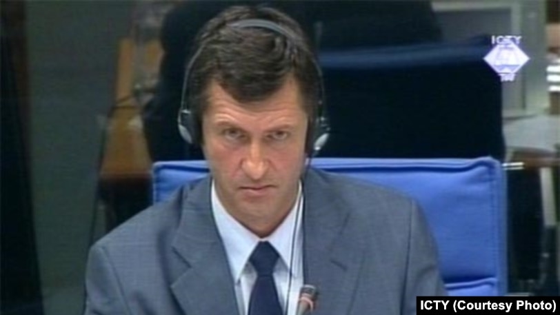 Vllatko Vukoviq në gjyqin e Millosheviqit në Hagë. Tetor, 2005.
