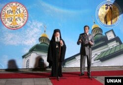 Президент України Віктор Ющенко (праворуч) і Вселенський патріарх Варфоломій I, який відвідав Київ з нагоди 1020-річчя Хрещення України-Руси, 27 липня 2008 року
