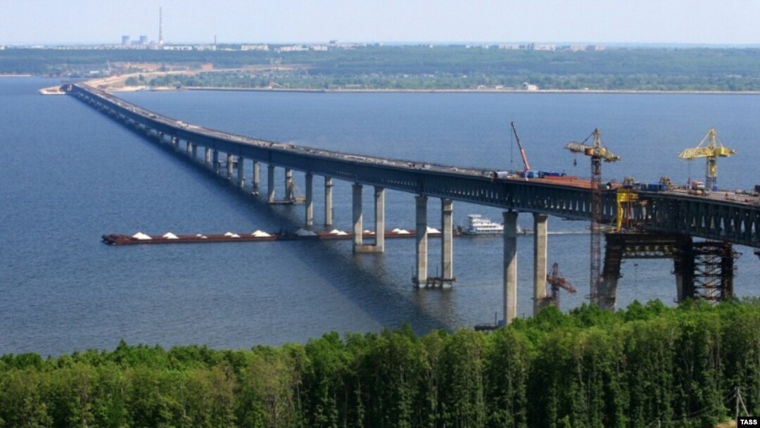 После пожара на складе боеприпасов новый Президентский мост в народе окрестили "Арсенальным"