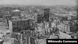 Варшава Иккинчи жаҳон урушидан сўнг. 1946 йилдаги фотосурат.