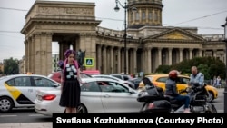 Анастасия Ларкина во время акции, посвященной школьной травле. Фото: Светлана Кожуханова