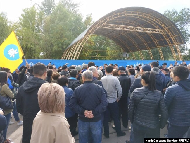Мітинг проти призначення мером міста Елісти – столиці Калмикії – Дмитра Трапезникова, колишнього ватажка угруповання «ДНР», що визнане в Україні терористичним. Вересень 2019 року