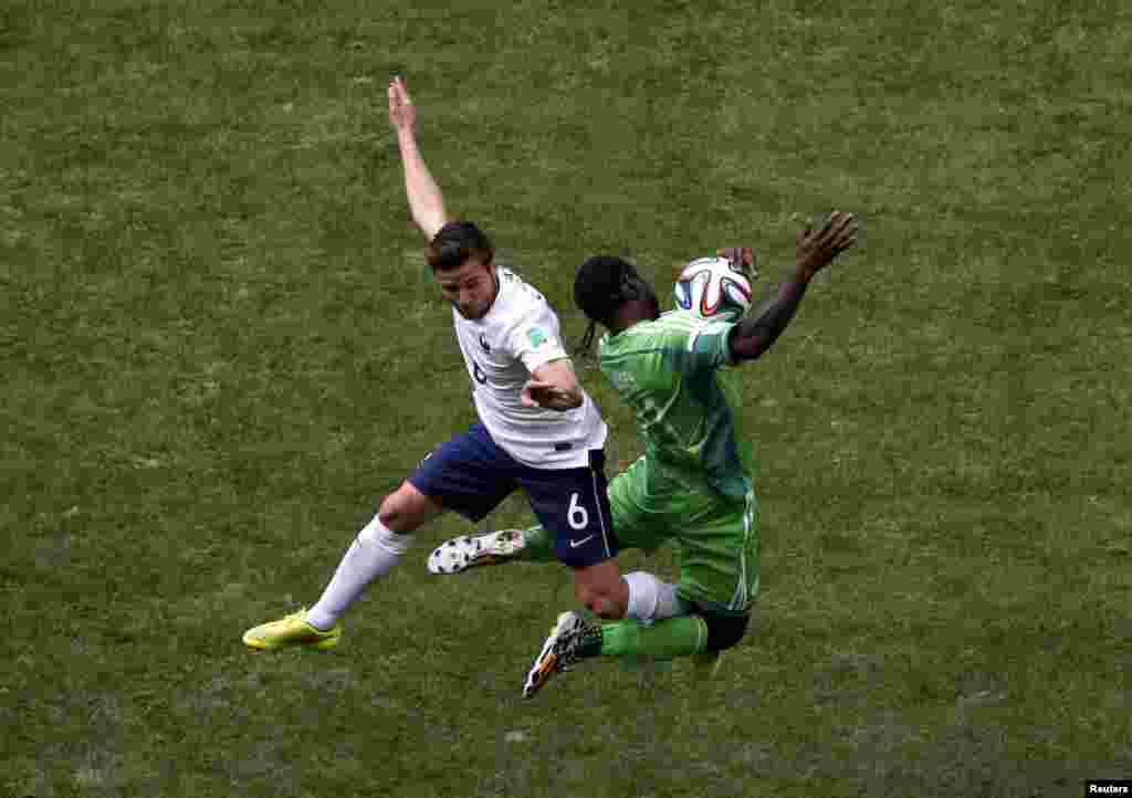 Fransa-Nigeriya &ndash; 2:0. Yohan Cabaye vs. Victor Moses.