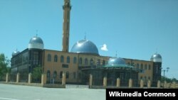 Мечеть в Курчалоевском районе Чечни, архивное фото