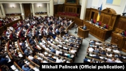 Цей законопроєкт був поданий президентом України Володимиром Зеленським