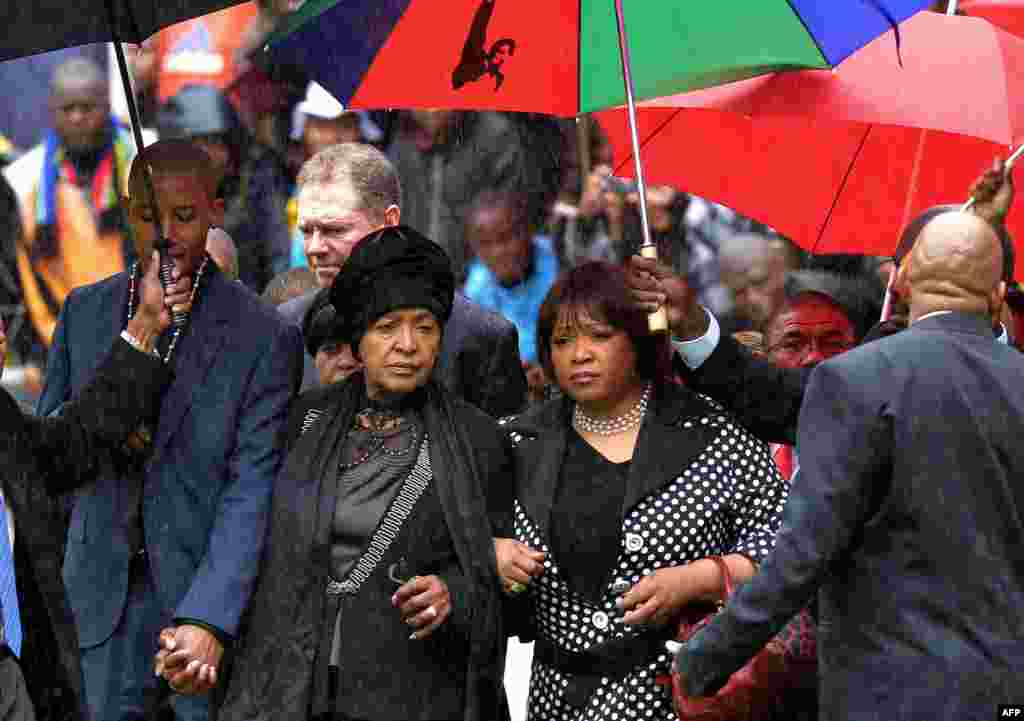 Nelson Mandela&#39;s grandson Zozuko Dlamini Mandela (left), his second wife, Winnie Madikizela Mandela, and their daughter, Zindzi Mandela