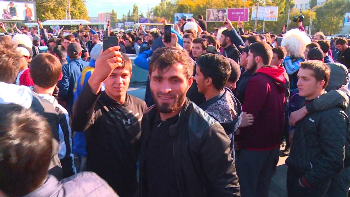 В Дагестане задержана фанатка Нурмагомедова