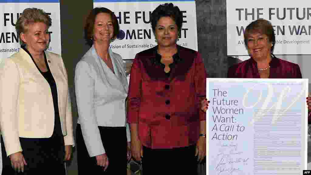 (Soldan sağa) Litva prezidenti Dalia Grybauskaite, Avstraliyanın Baş naziri Julia Gilard, Braziliya prezidenti Dilma Rousseff və BMT-nin qadın proqramının rəhbəri Michelle Bachelet Braziliyada BMT-nin qadın liderlərə dair toplantısında.