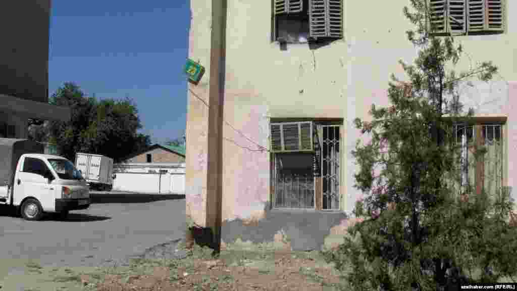 Aşgabadyň Andalyp köçesiniň ugrundaky jaýlaryň ýagdaýy. 