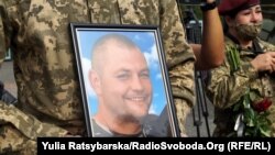 За словами побратимів, Артем Бондаренко загинув під час ліквідації лісової пожежі на Луганщині, поблизу селища Лобачове, неподалік від передових позицій Об’єднаних сил, 2 вересня