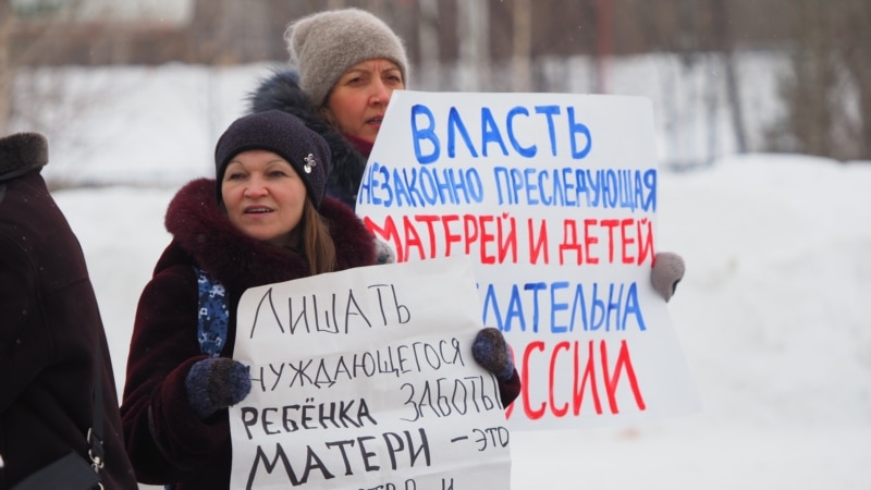 At Least Nine Russian Protesters Detained During ‘Marches Of Maternal Anger’