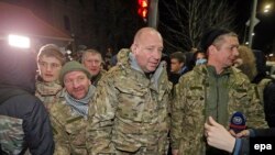 Сергей Мельничук, командир добровольческого батальона "Айдар", покидает Минобороны Украины, Киев, 2 февраля 2015 года. 