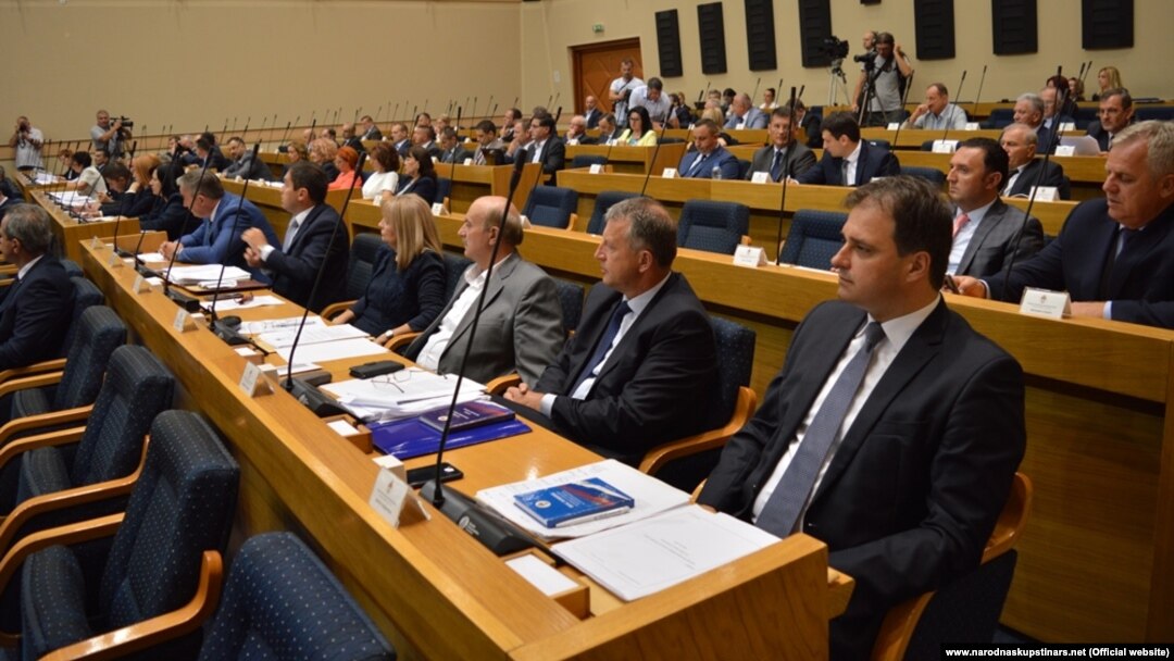 Procedure za izmjenu Poslovnika su pokrenute nedavno, nakon žestokih rasprava na posljednje dvije posebne sjednice entitetskog parlamenta 