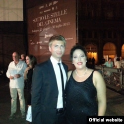 Ресейлік композитор Илья Демуцкий (сол жақта) «2 Agosto» халықаралық музыка байқауында жүр. Италия, Болонья, 2013 жылдың тамызы.