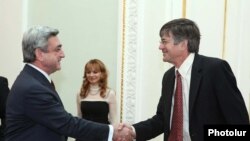 Armenia -- U.S. Deputy Secretary of State James Steinberg (R) meets with President Serzh Sarkisian in Yerevan on February 4 2010.