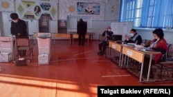 Один из избирательных участков в Джалал-Абадской области, 10 января 2021 года, иллюстративное фото.