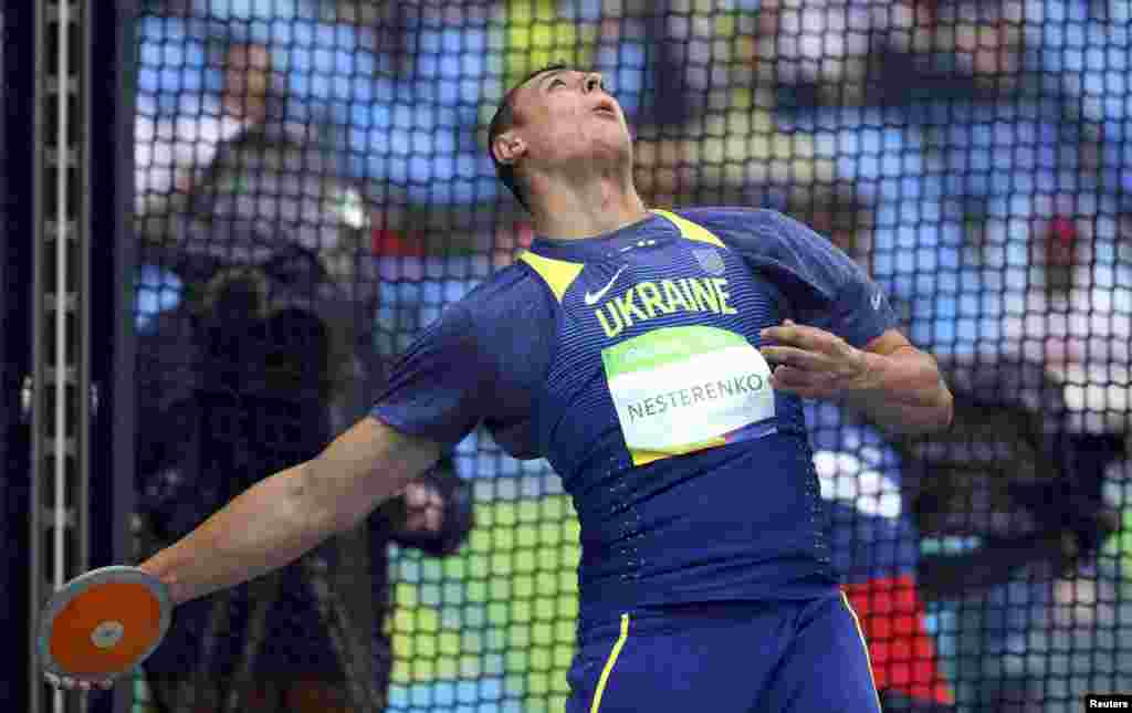 Mykyta Nesterenko of Ukraine competes in the men&#39;s discus qualifying round.