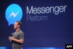Основатель Фейсбука Марк Цукерберг представляет новую платформу Messenger. Калифорния, 2015 год