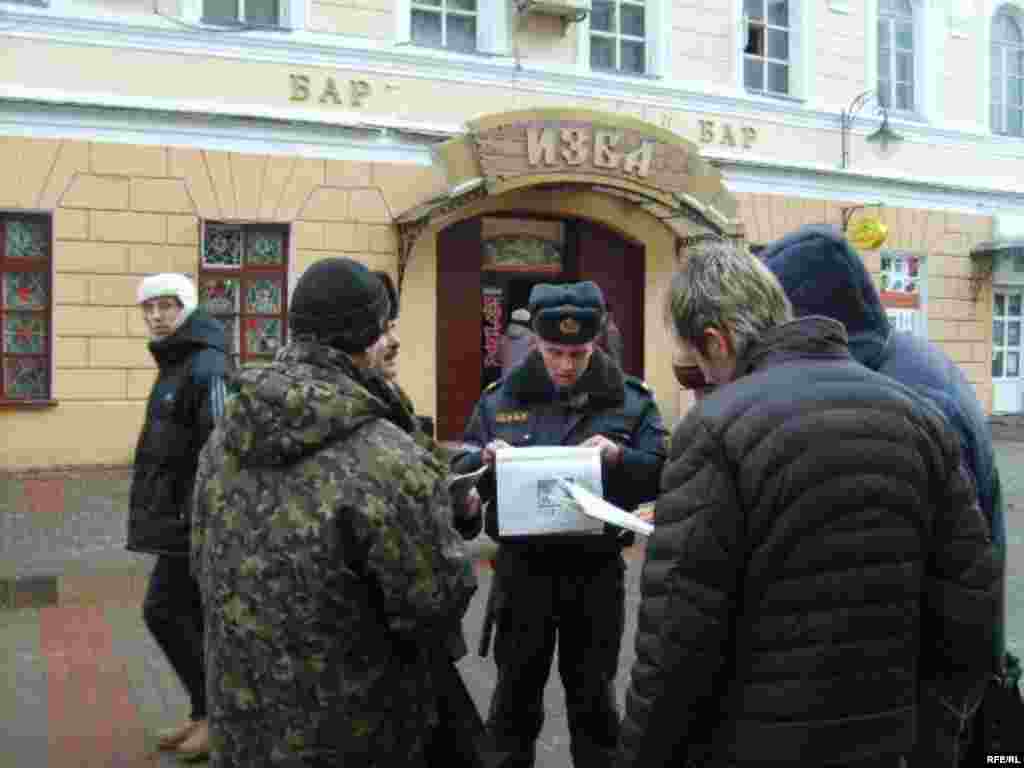 Пікет за вызваленьне А.Казуліна і А.Кіма ў Магілёве, 23 лютага