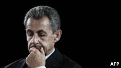 Fostul președinte al Franței, Nicolas Sarkozy, va începe executarea unei pedeapse de cinci ani de închisoare la Paris