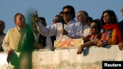 Imran Khan (C), Chairman of the Pakistan Tehreek-e Insaf (PTI) political party, addresses supporters in front of the parliament in Islamabad August 27, 2014.