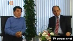 Политэмигранты Акежан Кажегельдин и Мухтар Аблязов дают интервью телеканалу «К-плюс». Лондон, 13 марта 2010 года. 