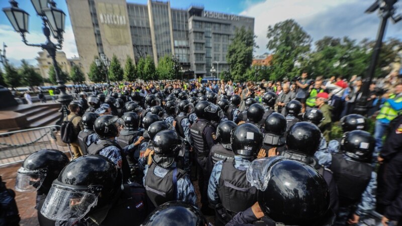 پلیس مسکو ۷۰۰ معترض را بازداشت کرد 