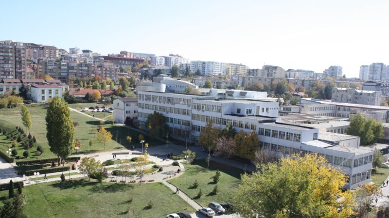 Arsimi i lartë publik në Kosovë bëhet pa pagesë