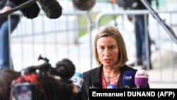 Avropa xarici işlər komissarı Federica Mogherini aprelin 16-da jurnalistlərin suallarına cavab verir